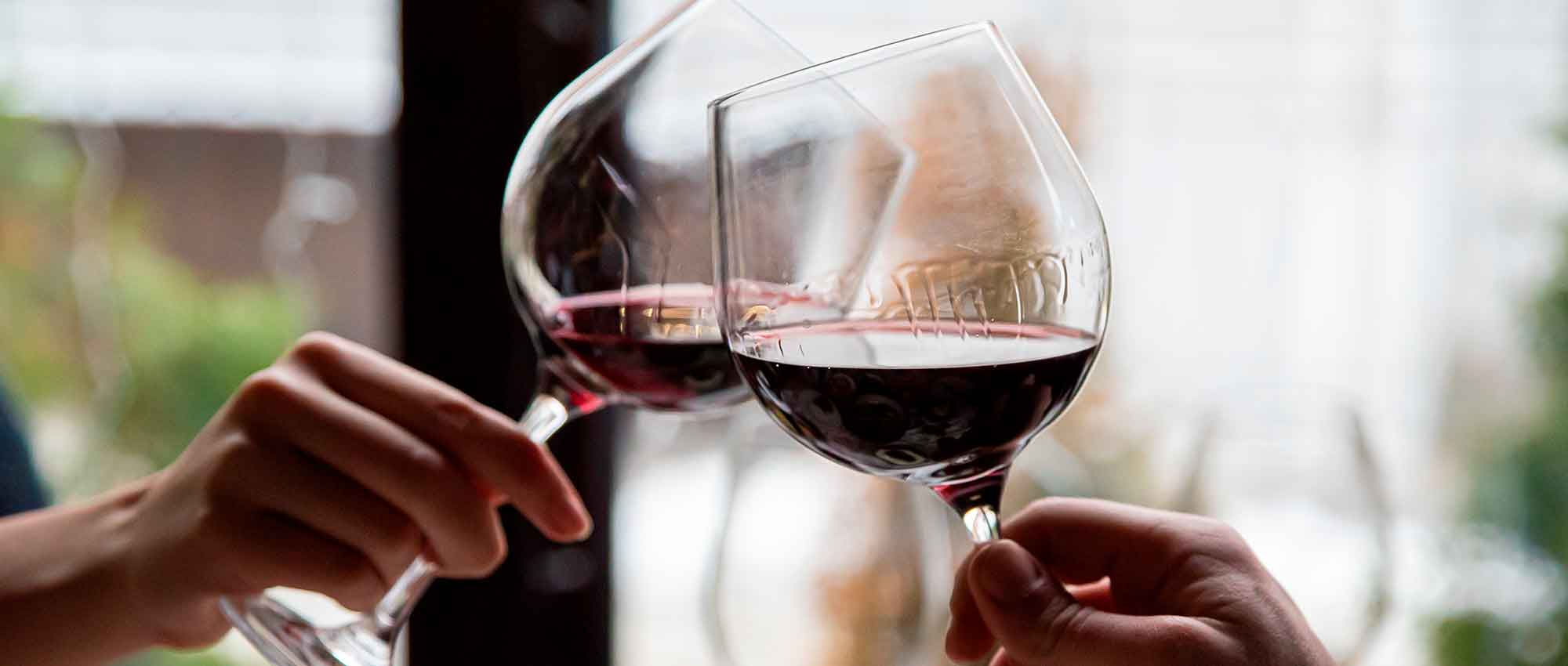 ¿Vino tinto Ribera del Duero o de Cigales? Diferencias y semejanzas